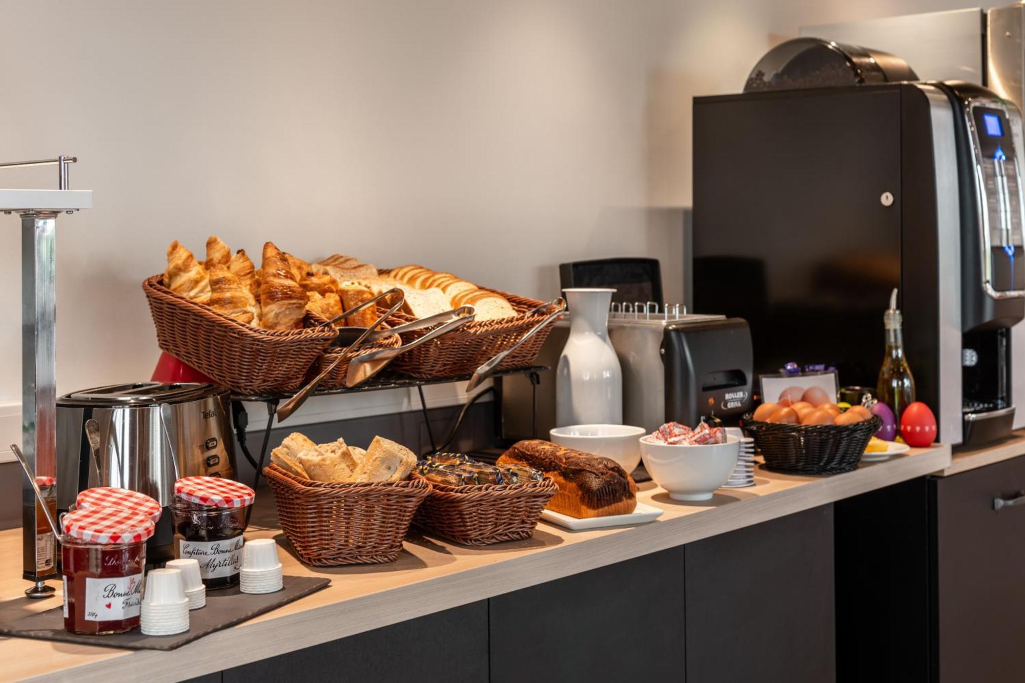 Hotel Ace Travel - A9 Montpellier Sud 3*